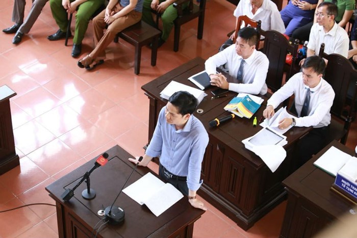 Xét xử BS Hoàng Công Lương: Xuất hiện tình tiết mới, bất ngờ quay lại phần xét hỏi