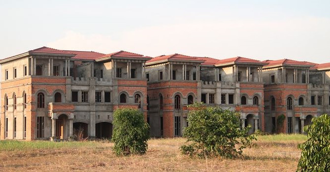 Bên trong “siêu thành phố” hoang tàn ở Bình Dương