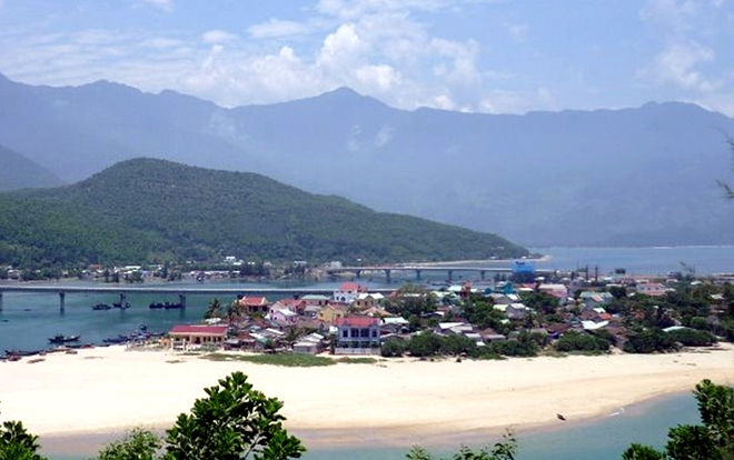 Thận trọng với cơn “sốt giá” đất nền bất thường ở ven biển Lăng Cô