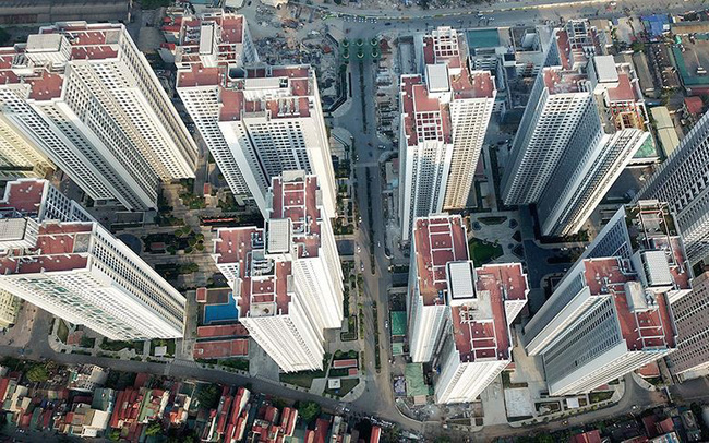 Bay trên ‘rừng’ cao ốc Hà Nội những ngày nắng nóng đỉnh điểm