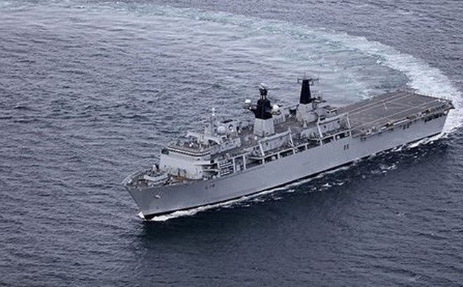 Việt Nam khẳng định lập trường sau khi tàu chiến Anh, tàu ngầm Nhật hoạt động ở Biển Đông