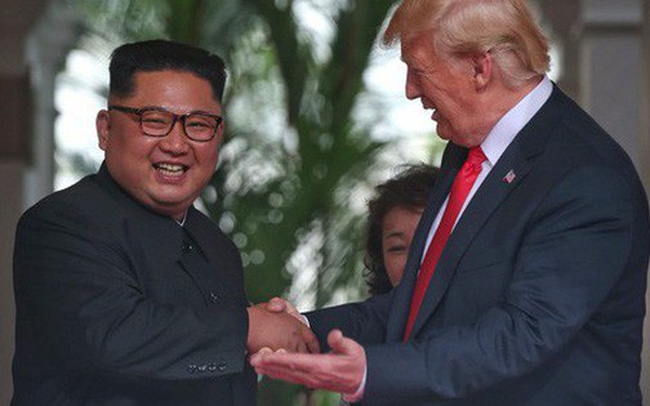 Tổng thống Donald Trump nói về ông Kim Jong-un: Chúng tôi đã “bén tình”