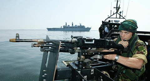 Trung Quốc nói Anh “khiêu khích” khi điều tàu chiến vào Biển Đông