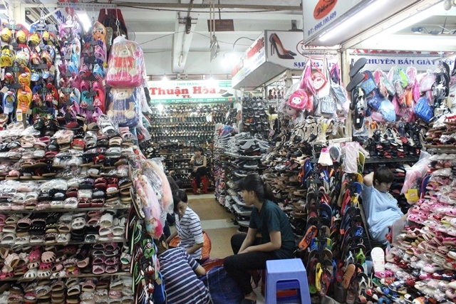 TP.HCM: Năm chợ chưa sửa xong, tiểu thương “đứng ngồi không yên”