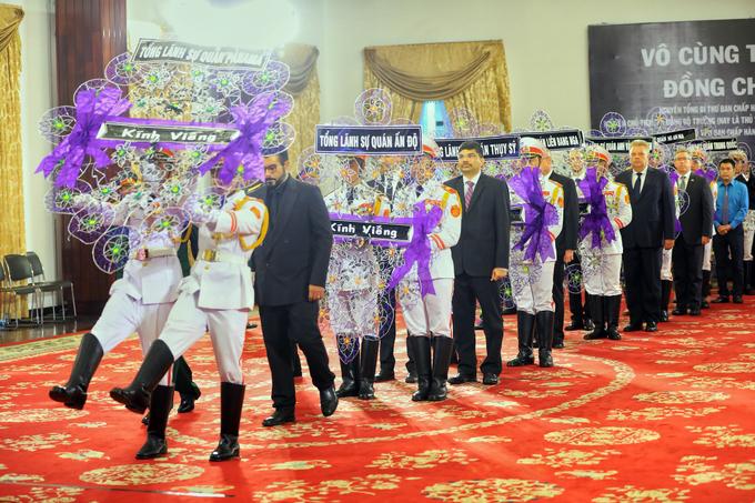 Đại diện các nước tại TP.HCM đến viếng nguyên Tổng Bí thư Đỗ Mười