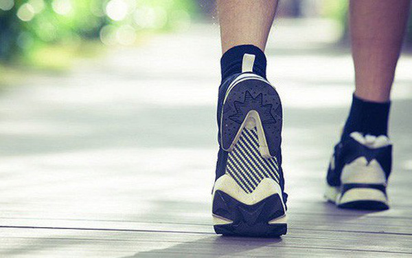 Đây là những lợi ích khi bạn đứng dậy và đi dạo 10 phút sau bữa tối