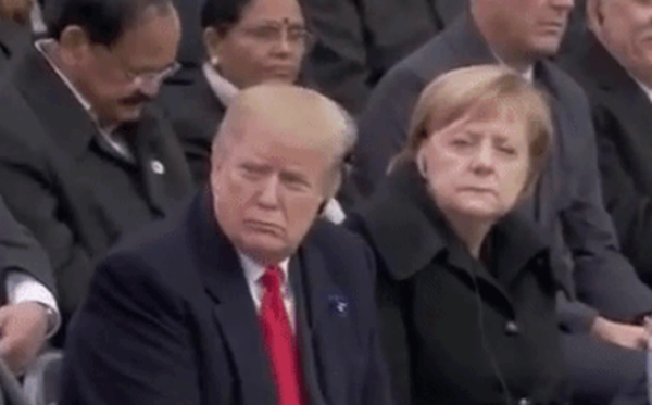 TT Trump gây “bão mạng” khi liếc mắt, chằm chằm nhìn Quốc vương Marocco ngủ gật