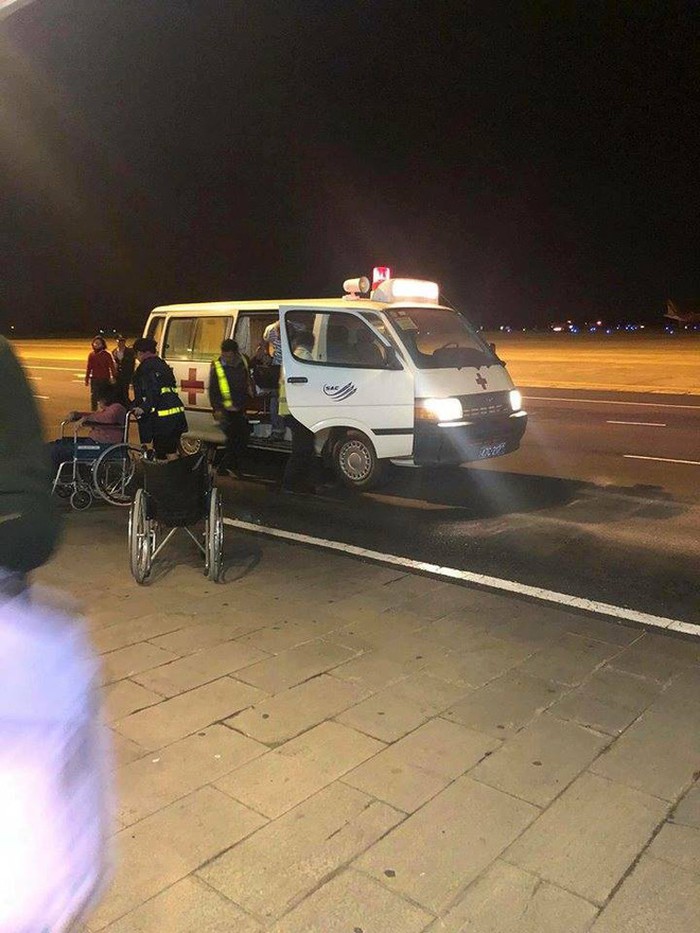 Nóng: Máy bay Vietjet gặp sự cố nghiêm trọng khi tiếp đất, hàng trăm hành khách được lệnh bỏ lại hành lý và nhảy ra cửa thoát hiểm