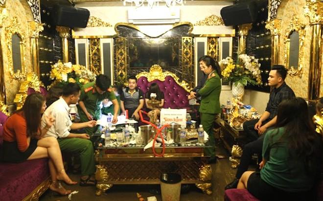 Vụ sếp ngân hàng cùng nữ giáo viên phê ma tuý: Các đối tượng khai đã nuốt 15 viên ma túy