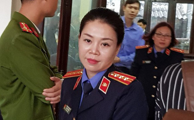 Căng thẳng xử án chạy thận: Luật sư nói VKS ‘quăng chài luận tội’, Tòa nghiêm khắc nhắc nhở