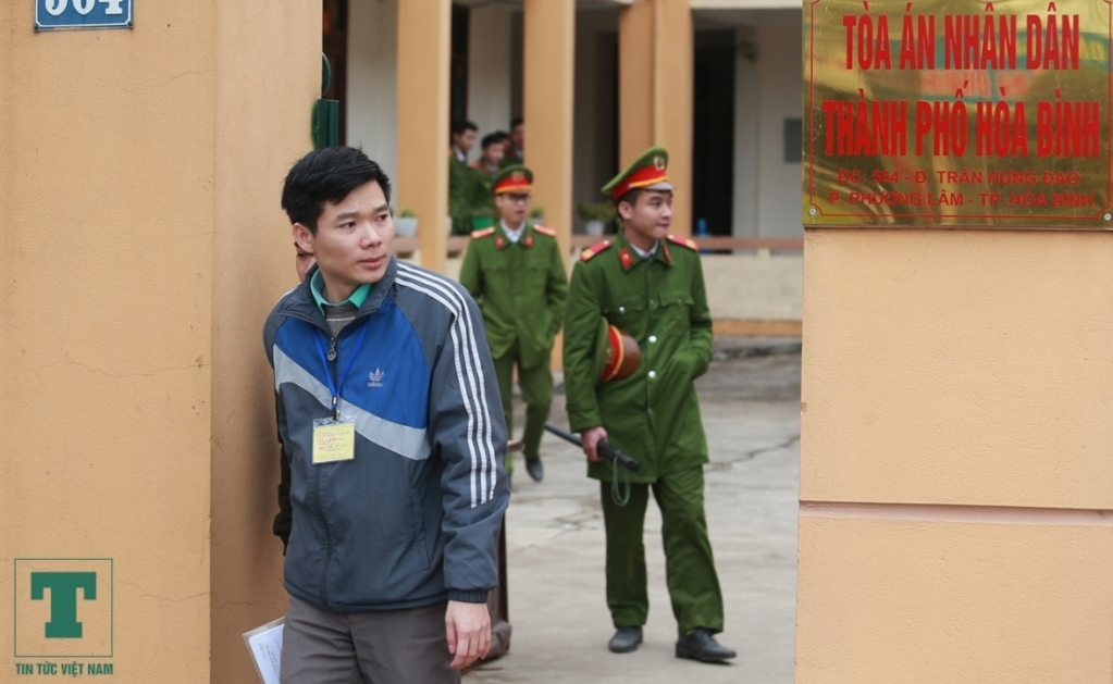Xét xử vụ án chạy thận ở Hoà Bình ngày 24/1: VKS cũng khẳng định rằng không có dấu hiệu đầu độc