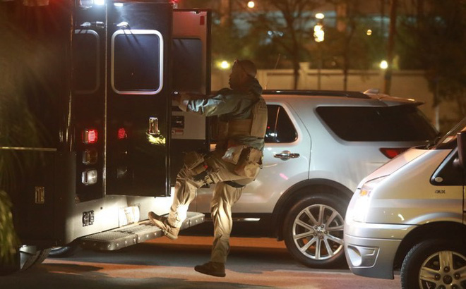 [NÓNG] Đặc vụ Mỹ “vũ trang tận răng”, chó nghiệp vụ rà soát sân bay Nội Bài, chuẩn bị đón ông Trump