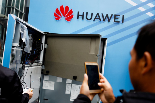 Ông Trump mở lời về khả năng “tha” Huawei