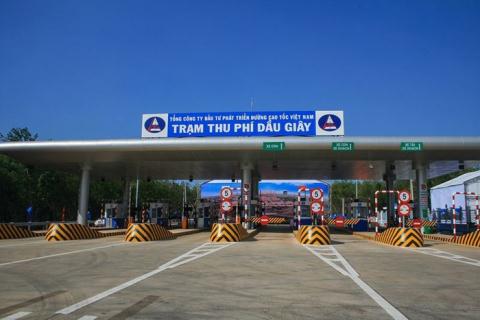 Không phục vụ vĩnh viễn 2 ô tô: Lạm quyền