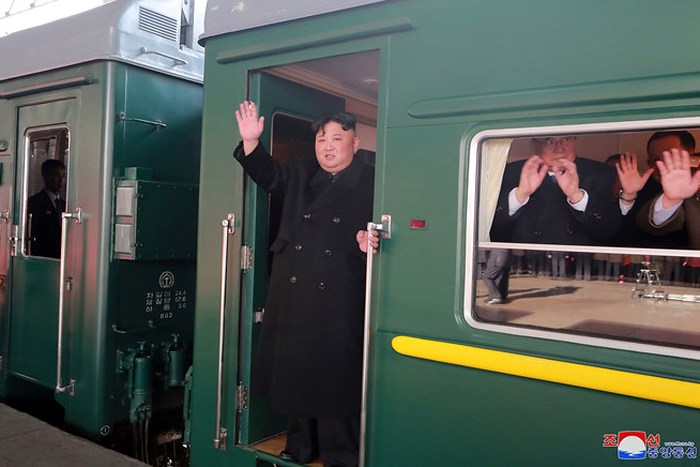 Đoàn tàu bọc thép chở ông Kim Jong-un đi qua nhà ga Thiên Tân