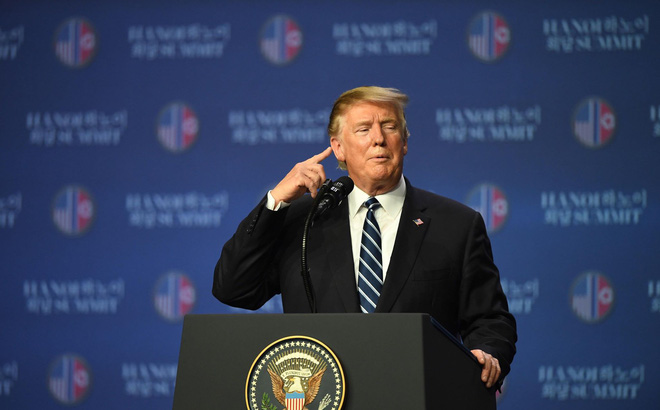 Giữa “tâm bão” ở quê nhà, vì sao TT Trump bất ngờ nhận được lời ngợi khen hiếm hoi của phe Dân chủ?