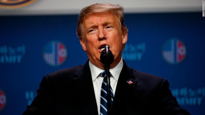 Hậu họp báo Triều Tiên, Tổng thống Trump phát biểu ‘lạ thường’ trên đường về Mỹ