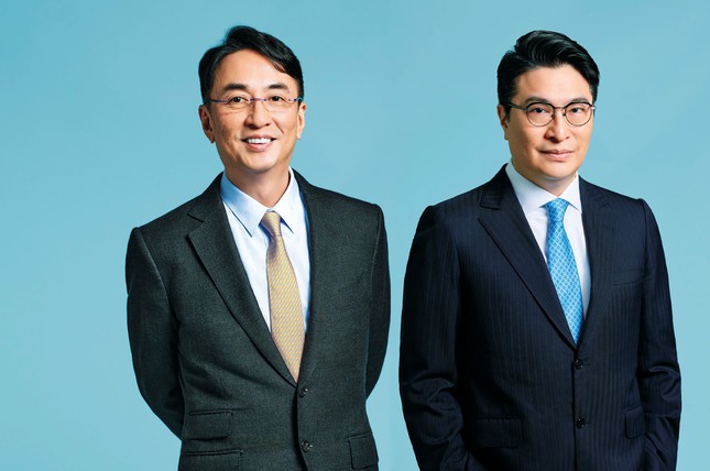 Anh em Henderson cùng xây biểu tượng khổng lồ trong ngành bất động sản