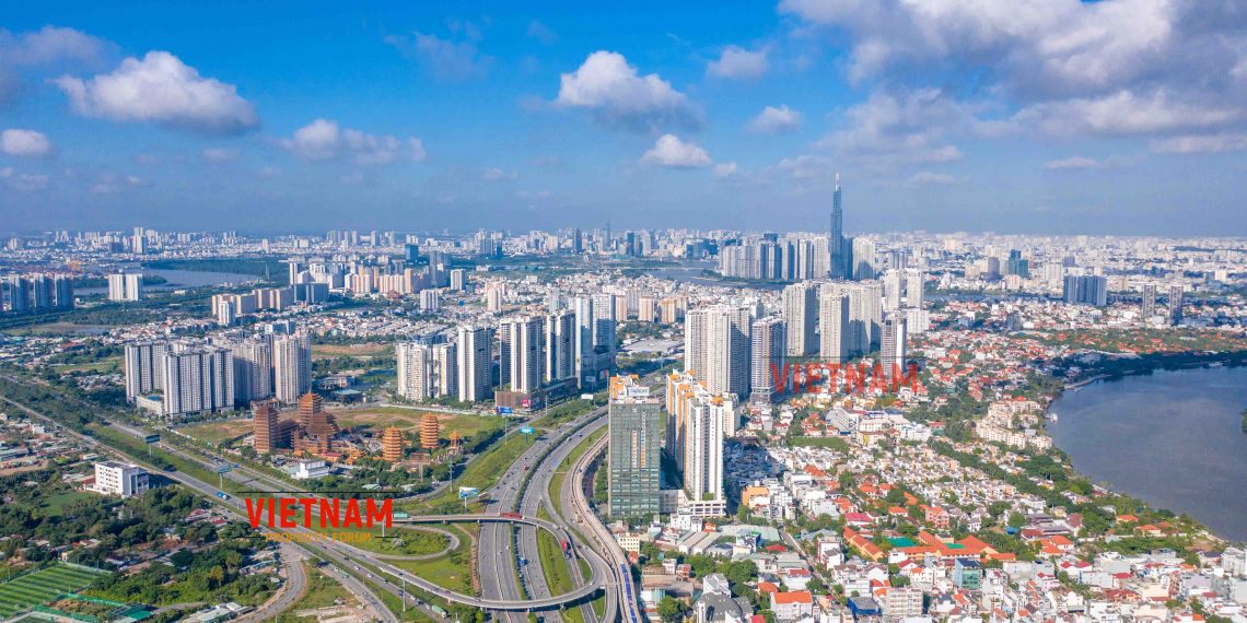 Lực đẩy từ phía Đông