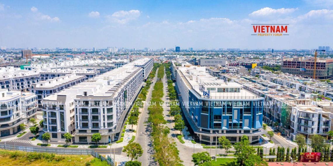 Giá thép tăng “sốc”, nhiều dự án bất động sản ngưng thi công