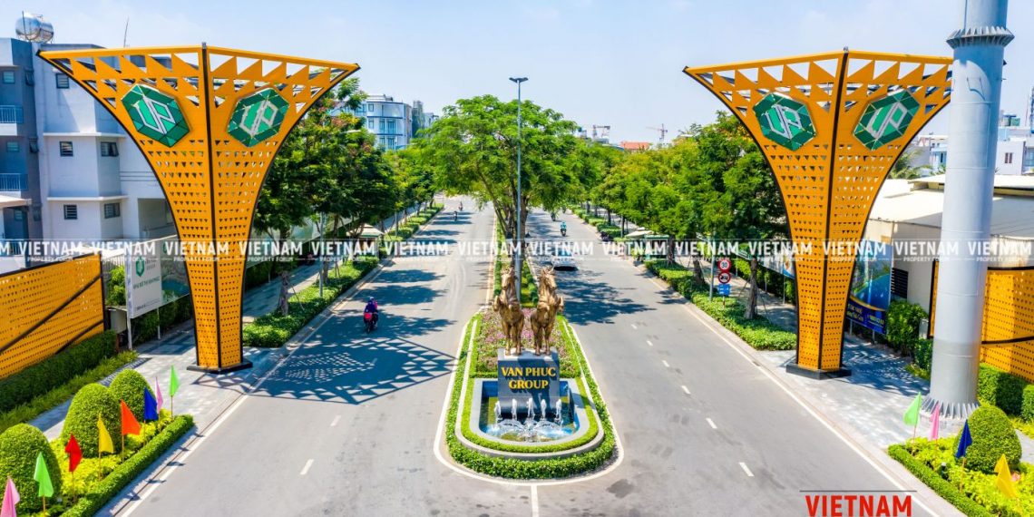 Giá thép tăng “sốc”, nhiều dự án bất động sản ngưng thi công