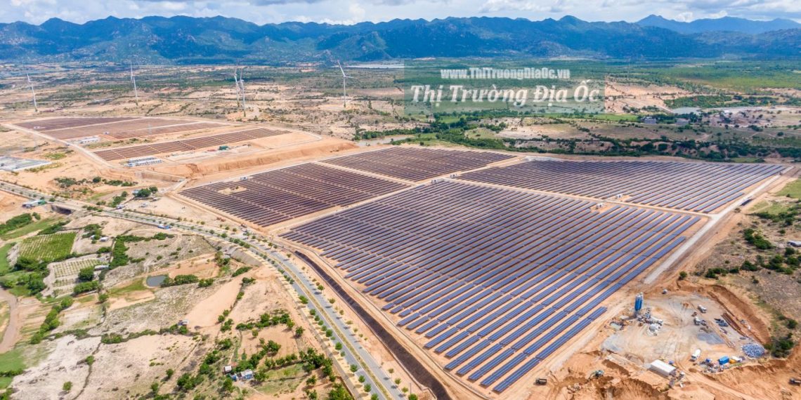 “Cơn lốc” điện mặt trời quét qua, quy hoạch đất đai bị phá nát – Bài 1: “Mọc” trên đất nông nghiệp, “ký sinh” trong khu công nghiệp