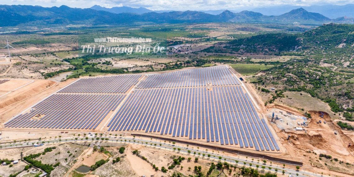 “Cơn lốc” điện mặt trời quét qua, quy hoạch đất đai bị phá nát – Bài 1: “Mọc” trên đất nông nghiệp, “ký sinh” trong khu công nghiệp