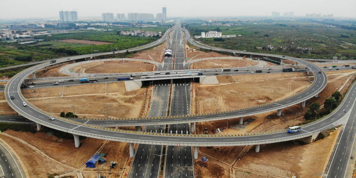 Gỡ nút thắt hạ tầng giao thông