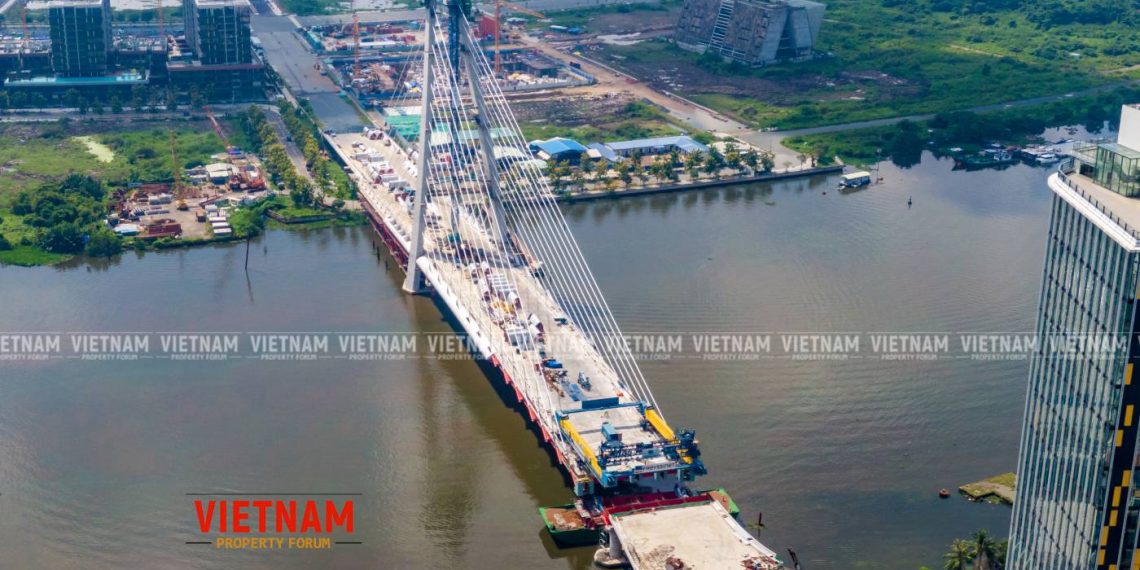 Cận cảnh việc lắp đặt đốt dầm cuối cùng của cầu Thủ Thiêm 2, chuẩn bị hợp long