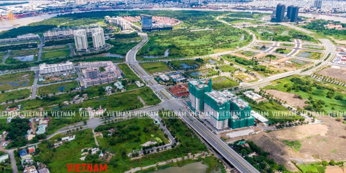 Dòng vốn ngoại chực chờ rót vào thị trường bất động sản Việt Nam