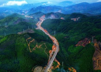 Thi công nước rút dự án cao tốc Vân Đồn – Móng Cái