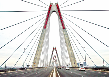 Một thập kỷ làm cầu vượt sông của Hà Nội