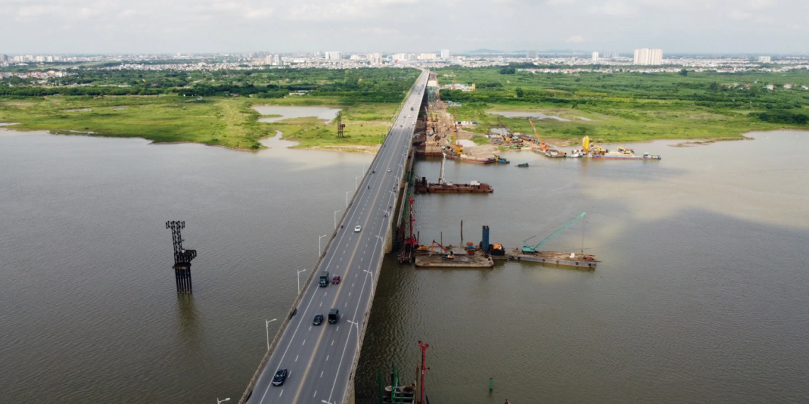 Một thập kỷ làm cầu vượt sông của Hà Nội