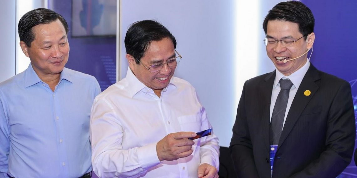 Hệ thống máy STM do KienlongBank và Unicloud hợp tác sản xuất gây ấn tượng mạnh tại sự kiện Chuyển đổi số ngành Ngân hàng 2022