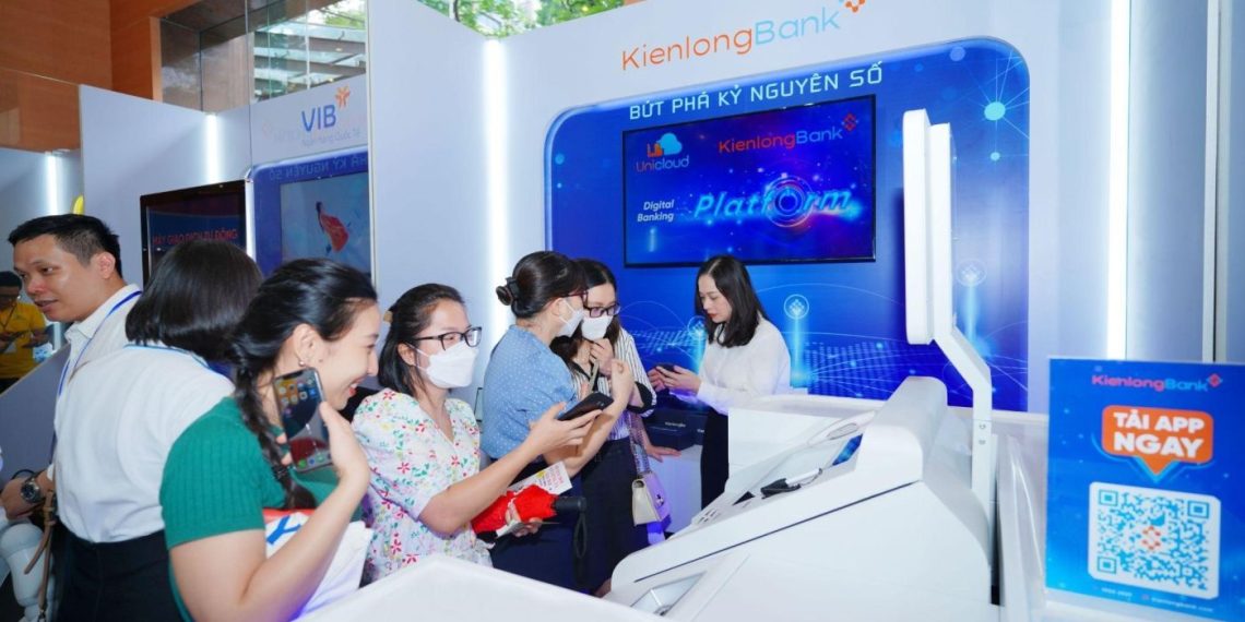 Rút – chuyển tiền liên ngân hàng tại máy SMT của Unicloud và KienlongBank chỉ bằng mã QR