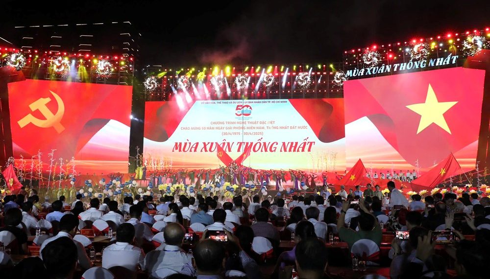 Tổng Bí thư Tô Lâm cùng lãnh đạo Đảng, Nhà nước dự Chương trình nghệ thuật đặc biệt “Mùa xuân thống nhất”