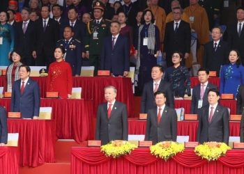 [Ảnh] Lễ chào cờ kỷ niệm 50 năm Ngày Giải phóng miền nam, thống nhất đất nước