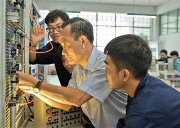 50 năm non sông liền một dải – Bài 10: Những bước tiến ngoạn mục