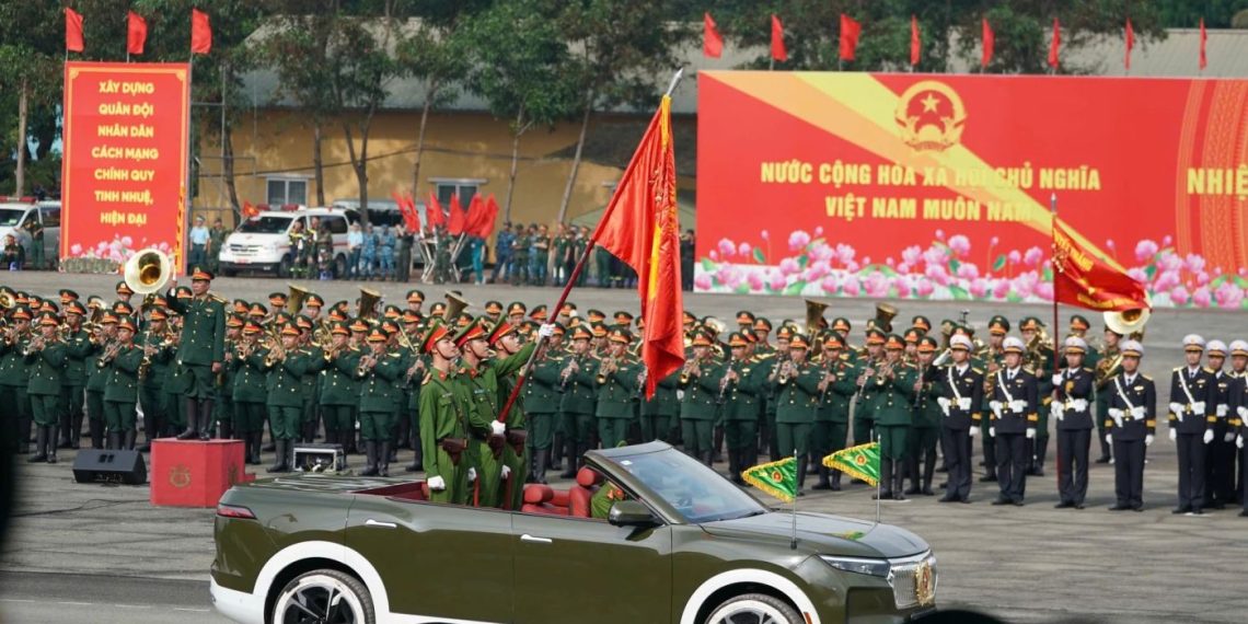 Mãn nhãn với hình ảnh tổng hợp luyện tham gia diễu binh, diễu hành ngày 30-4