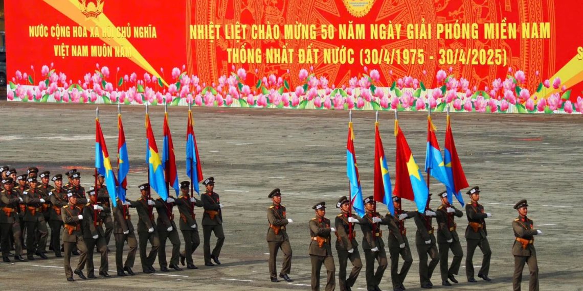 Mãn nhãn với hình ảnh tổng hợp luyện tham gia diễu binh, diễu hành ngày 30-4