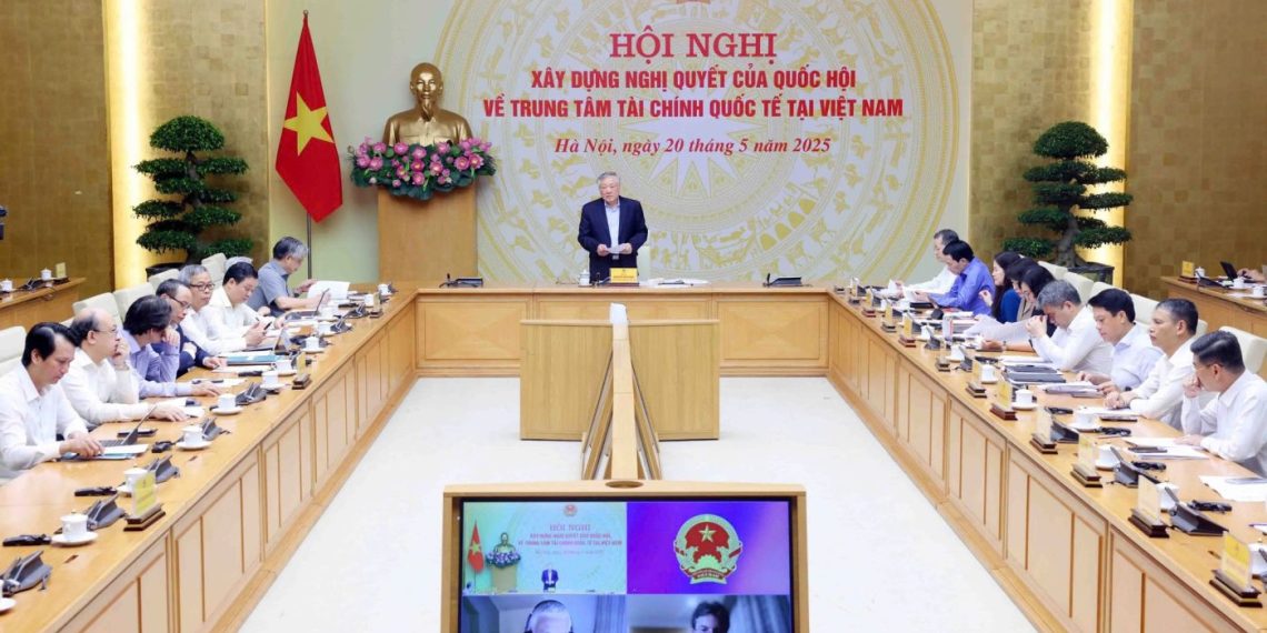 Phát triển 1 trung tâm tài chính quốc tế tại Việt Nam, nhưng hoạt động ở 2 thành phố