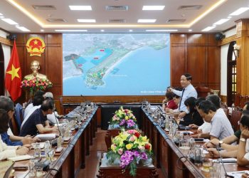 Chủ tịch UBND tỉnh Phạm Anh Tuấn làm việc với Tập đoàn Palmer Johnson và Quỹ đầu tư Finance Suisse