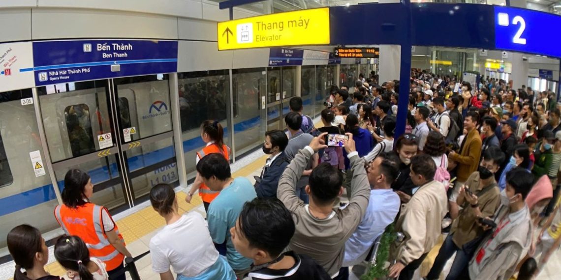 Chủ tịch UBND TPHCM: Đẩy nhanh tiến độ chuẩn bị đầu tư các dự án đường sắt đô thị