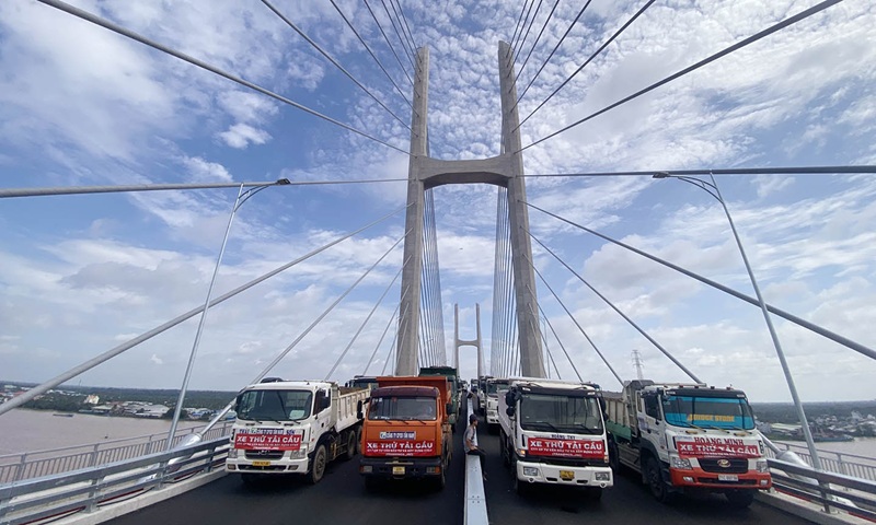 Cận cảnh thử tải cầu Rạch Miễu 2 trước giờ khánh thành