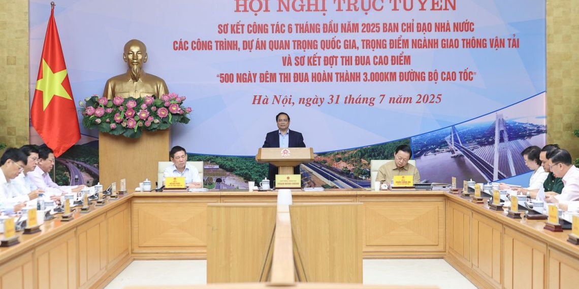 Thủ tướng: 3 mục tiêu lớn cuối năm 2025 để hoàn thành xuất sắc đột phá chiến lược về hạ tầng giao thông