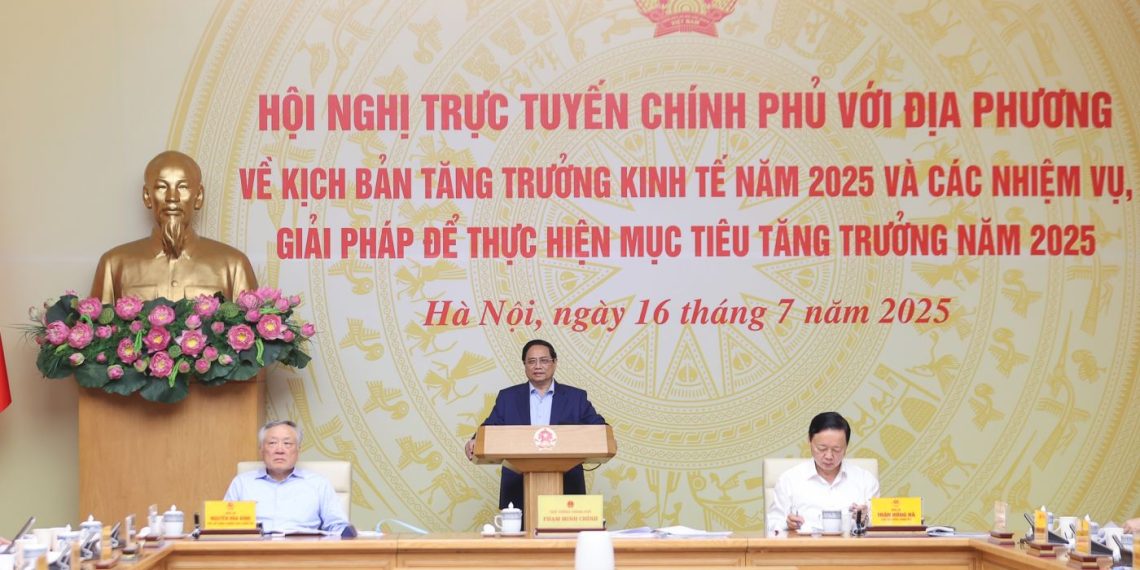 Thủ tướng: Phấn đấu tăng trưởng kinh tế năm 2025 từ 8,3-8,5%