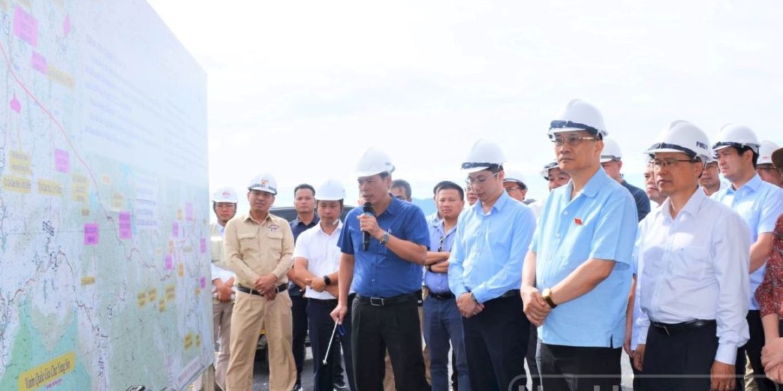 Phó Chủ tịch Quốc hội Vũ Hồng Thanh khảo sát tình hình thực hiện Dự án đường bộ cao tốc Khánh Hòa – Buôn Ma Thuột giai đoạn 1