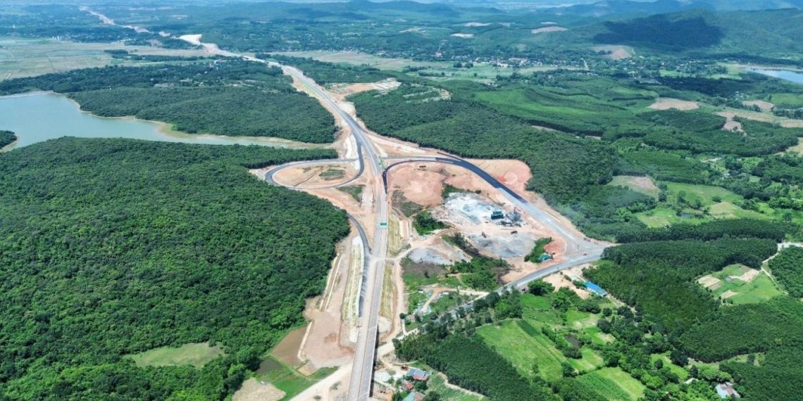 Thông xe cao tốc đoạn Vũng Áng – Bùng vào ngày 28/8