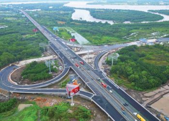 Hạ tầng bùng nổ, nhà đầu tư háo hức