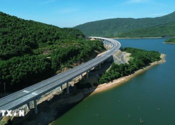 Thông xe toàn tuyến cao tốc Vũng Áng – Bùng